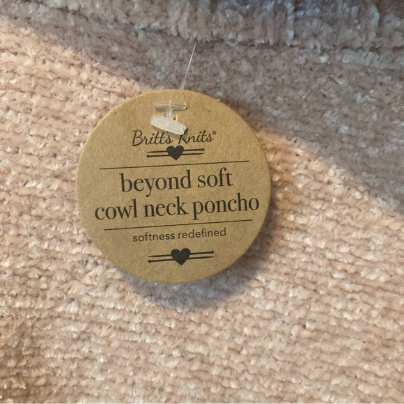 Knit Poncho One Size NWT - Picture 4 of 6